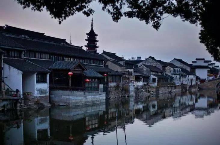 解疑答惑,蜗牛问答平台如果一颗核弹在海底300米处引爆,会造成什么后果?会引起大海啸吗?