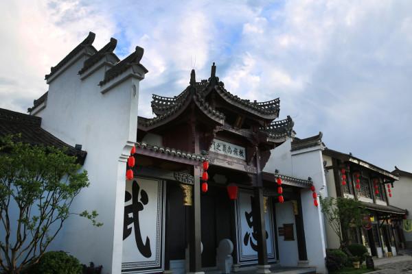 小孩子从小睡觉就喜欢出好多汗是为什么？